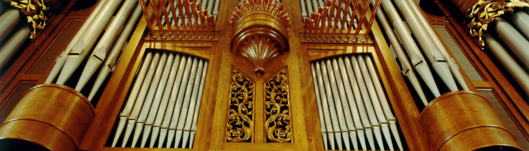 Un orgue neuf à traction mécanique (opus 3799, trois claviers, 50 jeux) est installé à Piedmont College (aujourd’hui University) de Demorest, Georgie, USA.